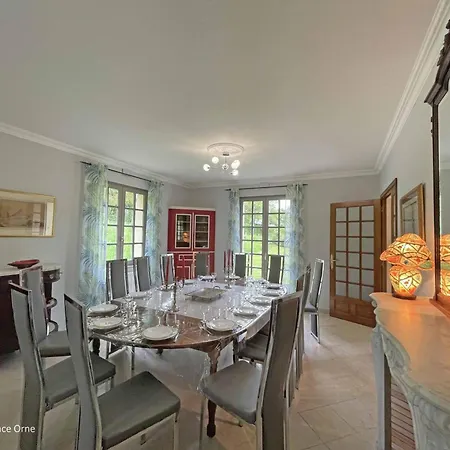 Casa de Férias Maison Conviviale Avec Grand Jardin, Equipements Complets, Proche Des Randonnees Dans Le Perche - Fr-1-497-205